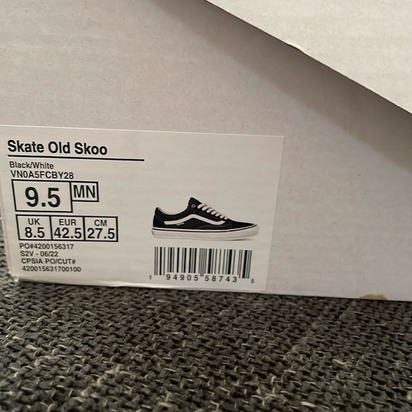 New in box - Vans old school skater - Picture 3 of 3